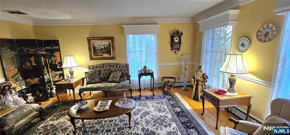 309 Paul Ct, Wyckoff, NJ 07481