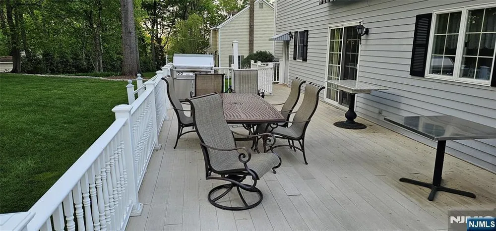309 Paul Ct, Wyckoff, NJ 07481