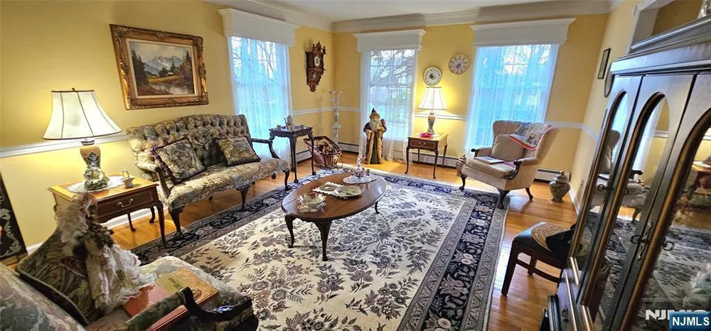 309 Paul Ct, Wyckoff, NJ 07481