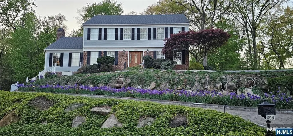 309 Paul Ct, Wyckoff, NJ 07481