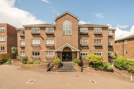 Oatlands Drive, Weybridge, KT13