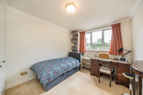 Oatlands Drive, Weybridge, KT13 photo 5