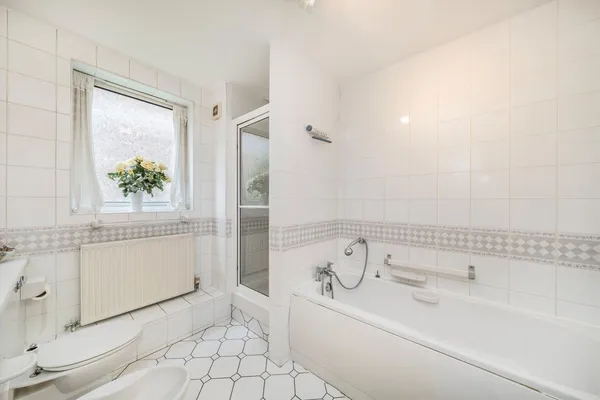 Oatlands Drive, Weybridge, KT13 photo 6