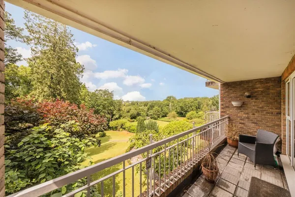 Oatlands Drive, Weybridge, KT13 photo 7