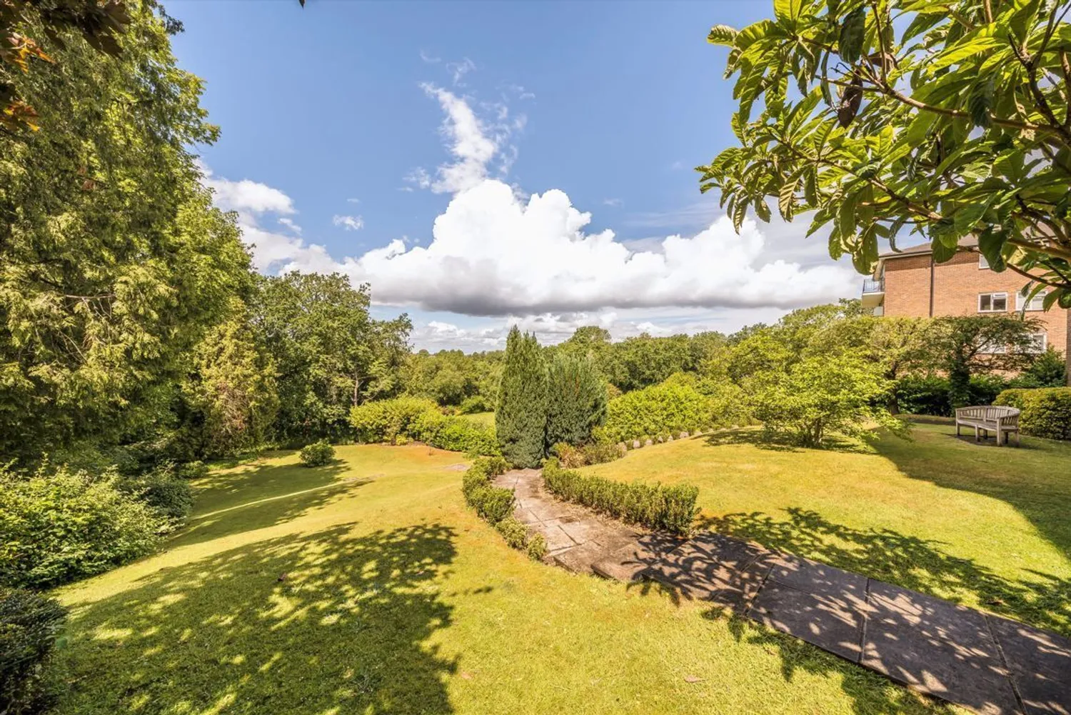 Oatlands Drive, Weybridge, KT13 photo 8