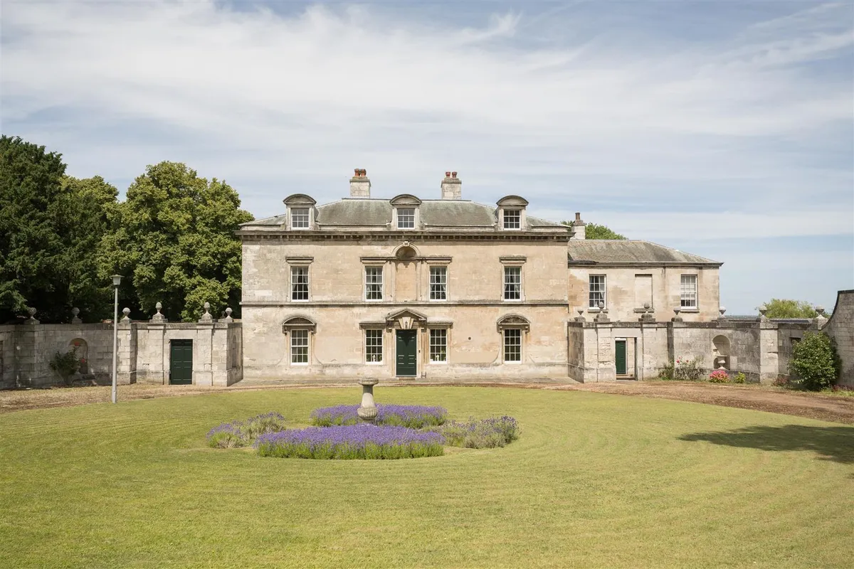 Wadworth Hall, Wadworth