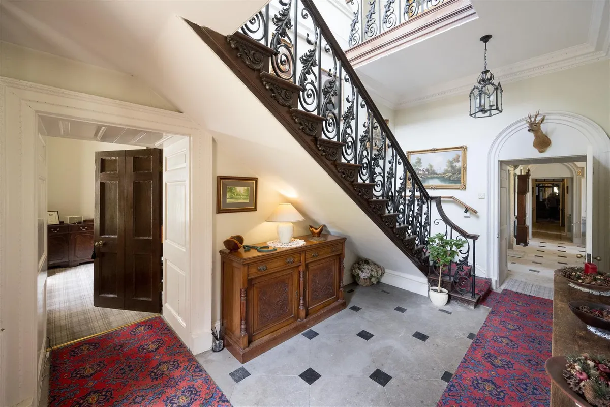 Wadworth Hall, Wadworth