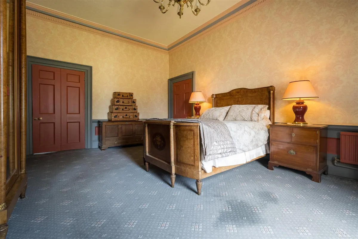 Wadworth Hall, Wadworth