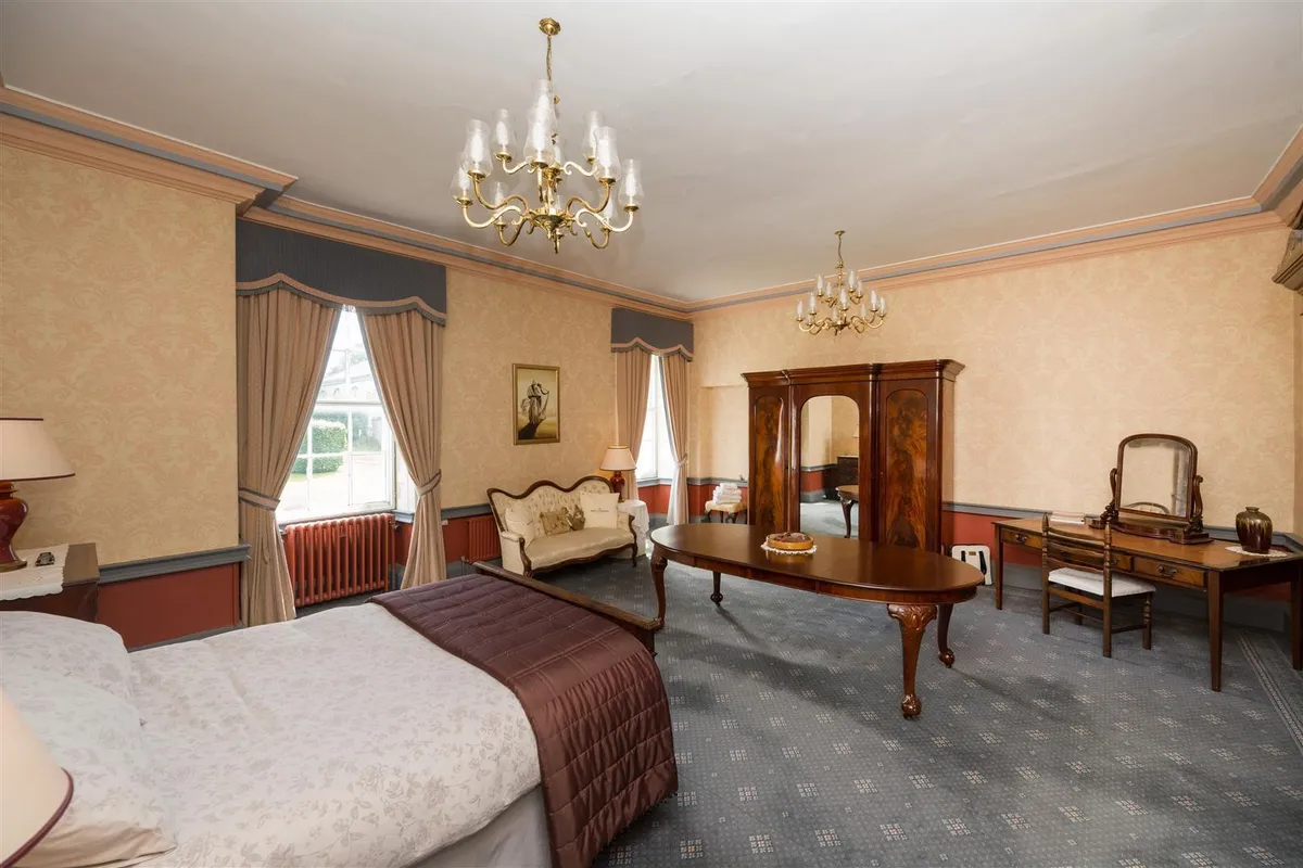 Wadworth Hall, Wadworth