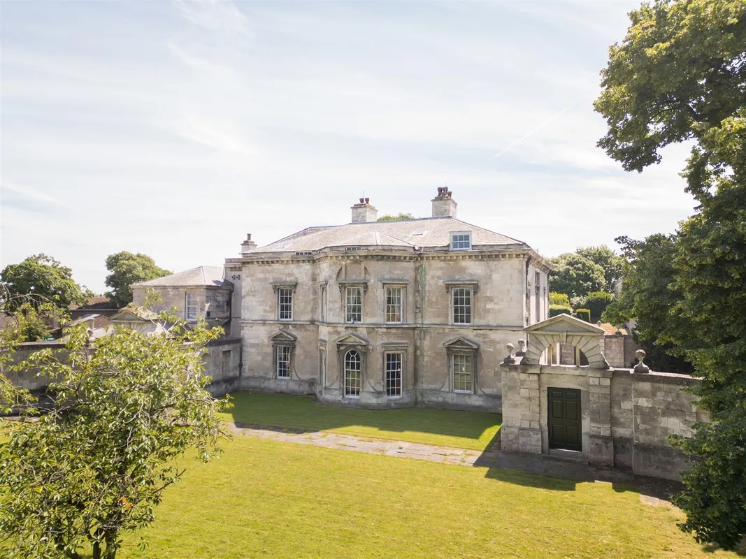 Wadworth Hall, Wadworth