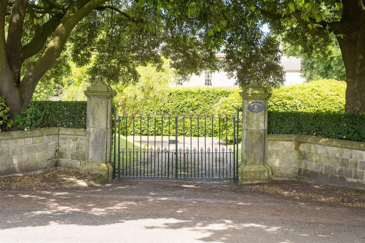 Wadworth Hall, Wadworth