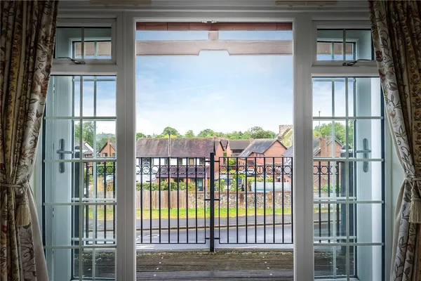 Station Approach, Oxted, RH8 photo 8