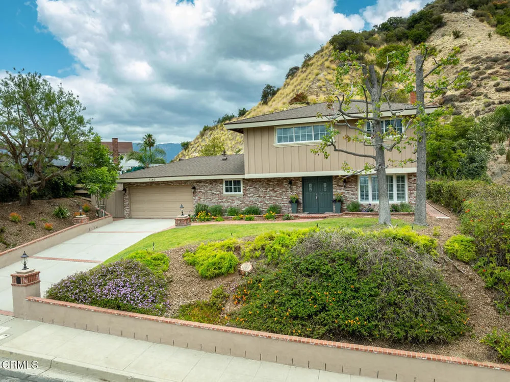 1740 Hillfair Dr, Glendale, CA 91208-2710