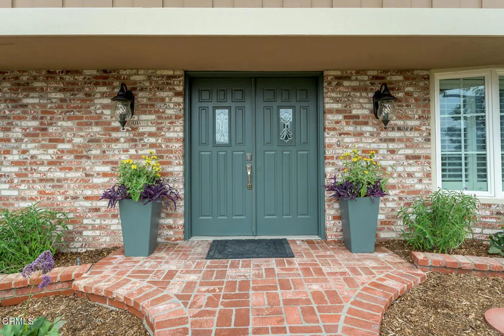 1740 Hillfair Dr, Glendale, CA 91208-2710