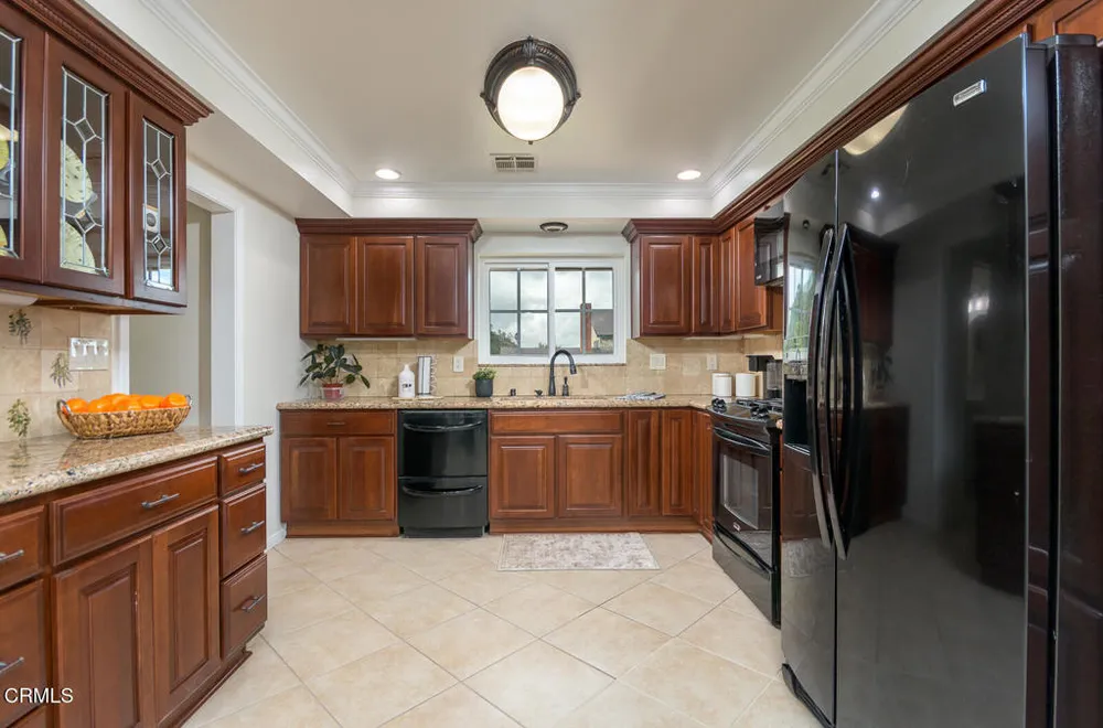 1740 Hillfair Dr, Glendale, CA 91208-2710