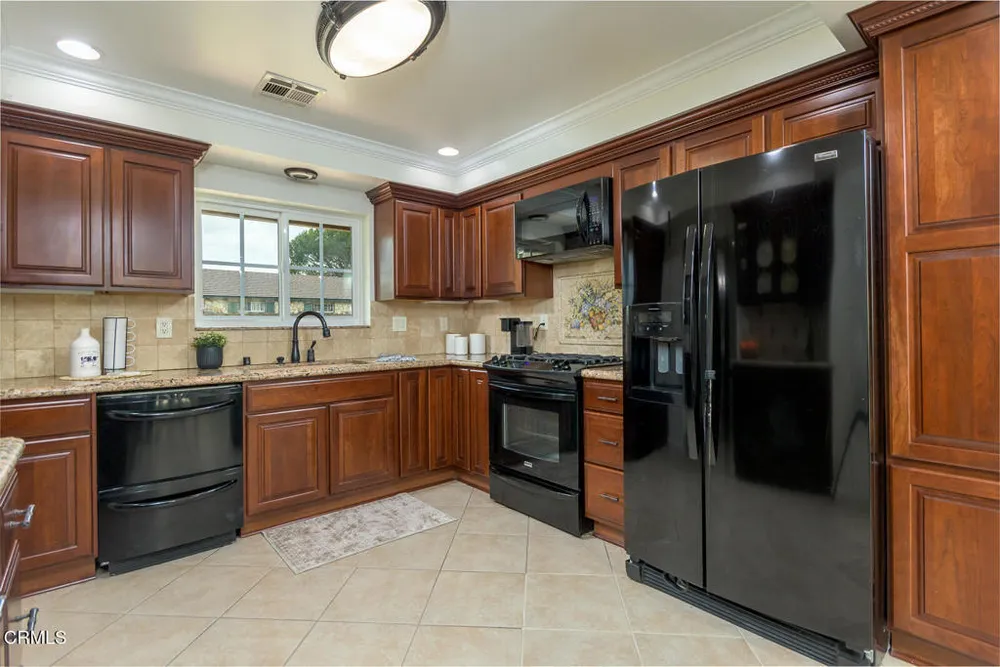 1740 Hillfair Dr, Glendale, CA 91208-2710