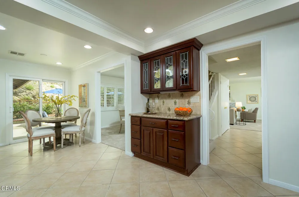 1740 Hillfair Dr, Glendale, CA 91208-2710
