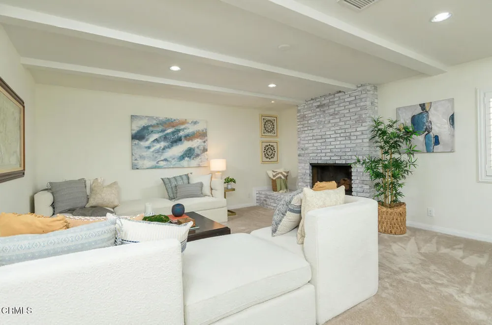 1740 Hillfair Dr, Glendale, CA 91208-2710