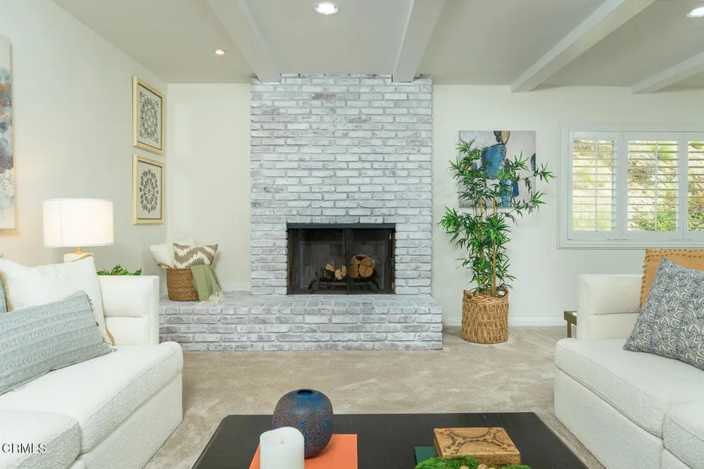 1740 Hillfair Dr, Glendale, CA 91208-2710