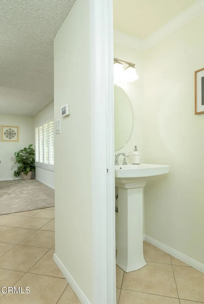 1740 Hillfair Dr, Glendale, CA 91208-2710