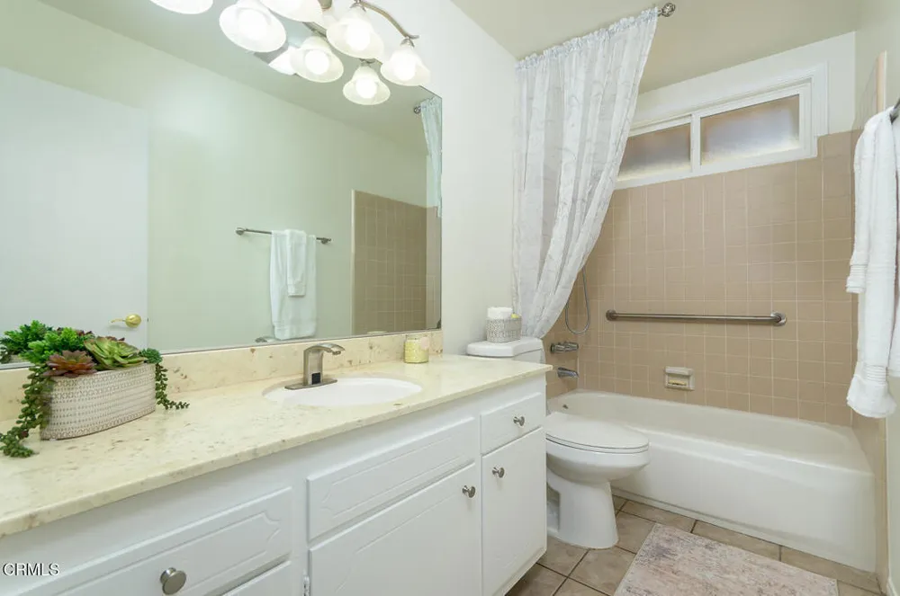 1740 Hillfair Dr, Glendale, CA 91208-2710