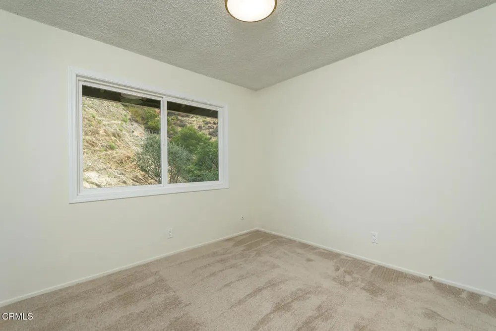1740 Hillfair Dr, Glendale, CA 91208-2710