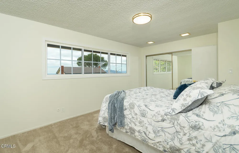 1740 Hillfair Dr, Glendale, CA 91208-2710