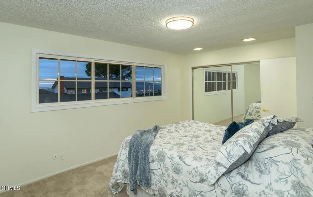 1740 Hillfair Dr, Glendale, CA 91208-2710