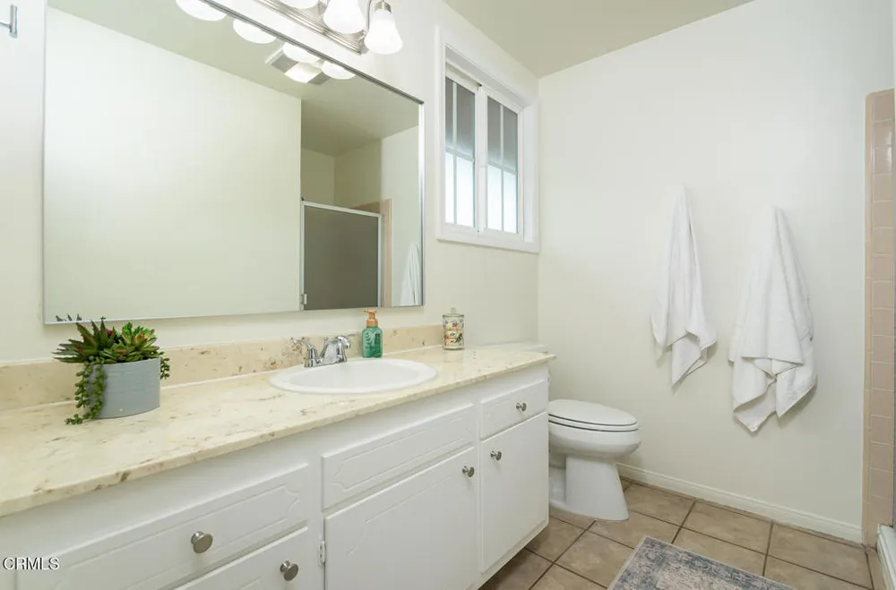 1740 Hillfair Dr, Glendale, CA 91208-2710