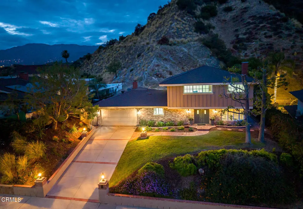 1740 Hillfair Dr, Glendale, CA 91208-2710