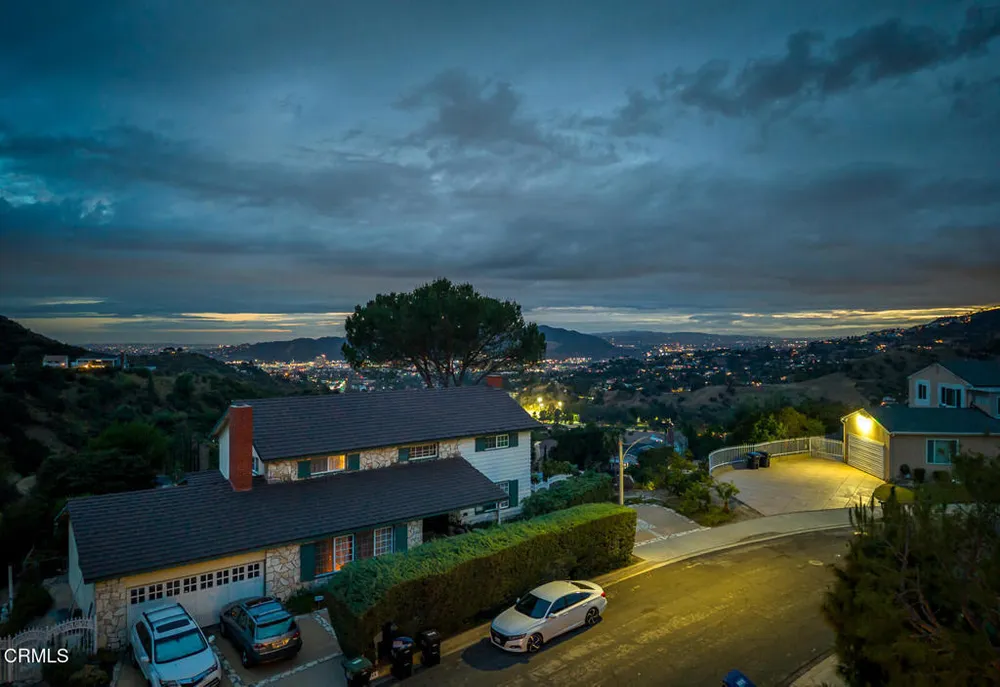 1740 Hillfair Dr, Glendale, CA 91208-2710