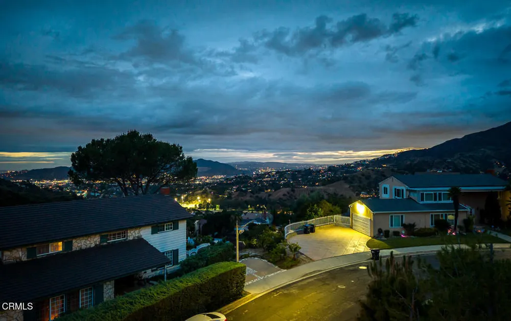 1740 Hillfair Dr, Glendale, CA 91208-2710