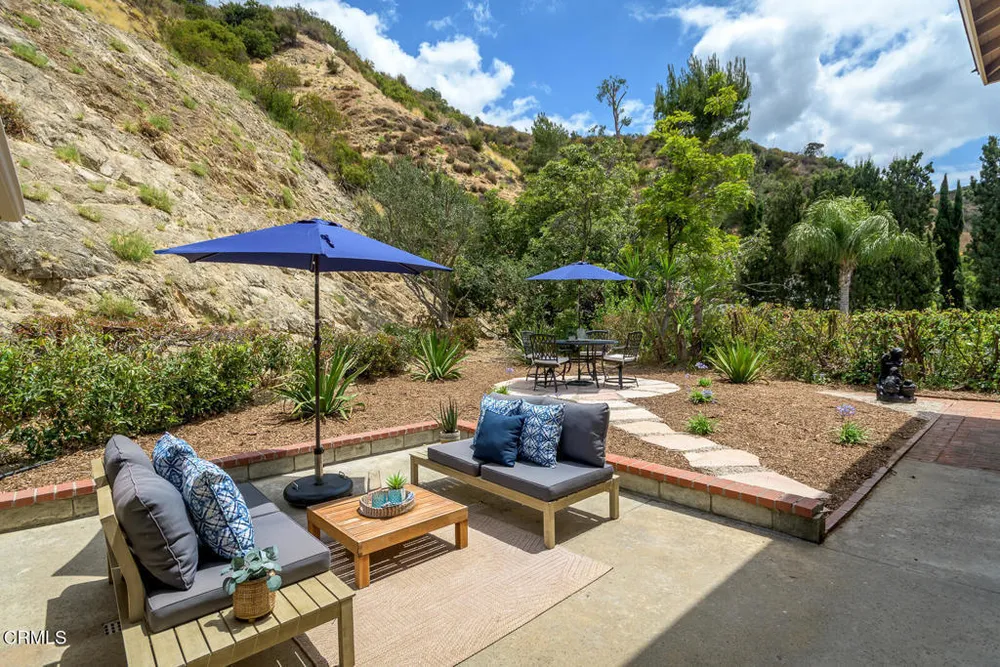 1740 Hillfair Dr, Glendale, CA 91208-2710