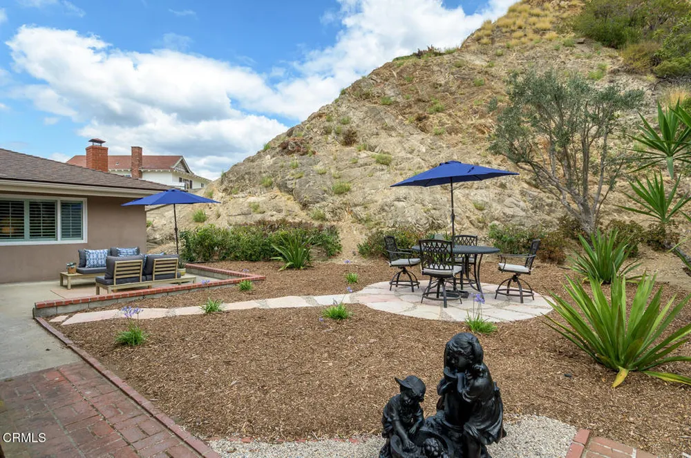 1740 Hillfair Dr, Glendale, CA 91208-2710