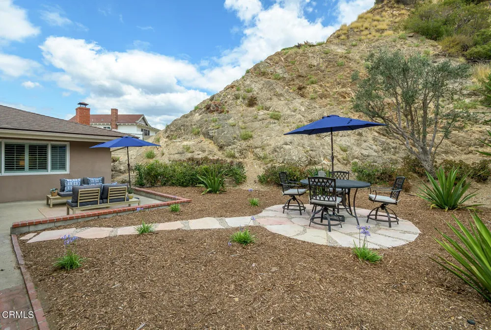 1740 Hillfair Dr, Glendale, CA 91208-2710