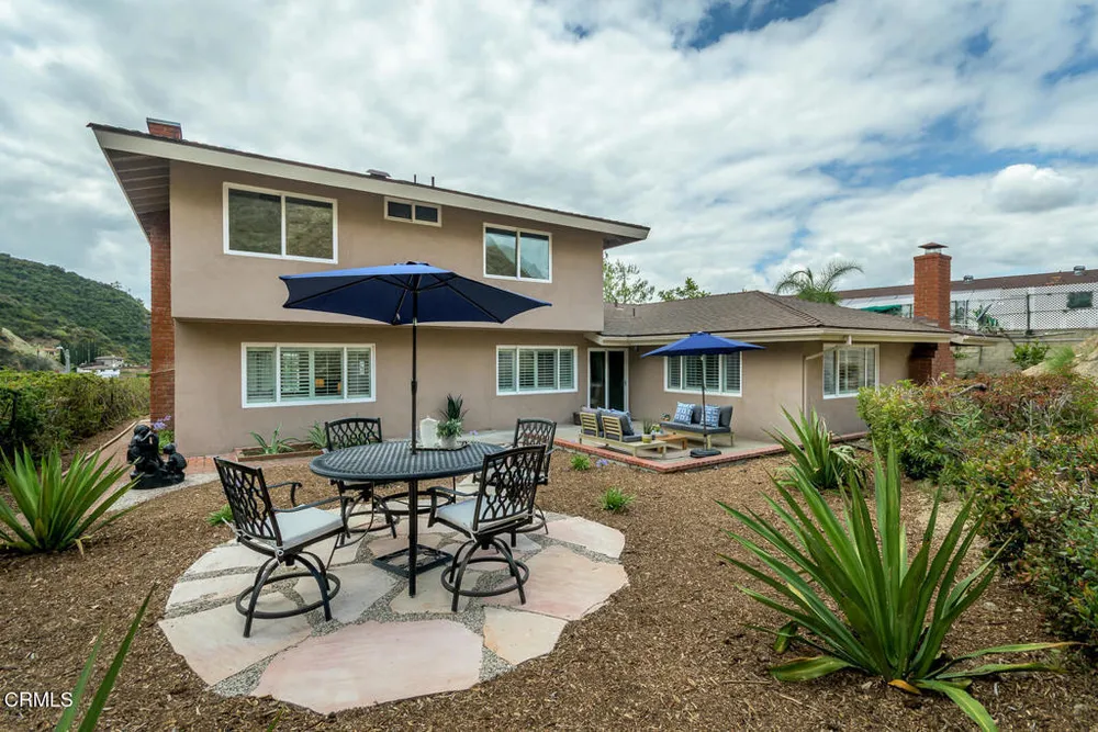 1740 Hillfair Dr, Glendale, CA 91208-2710