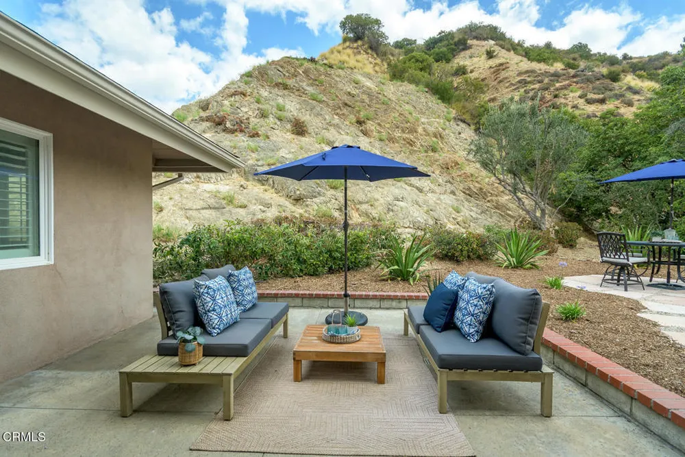 1740 Hillfair Dr, Glendale, CA 91208-2710