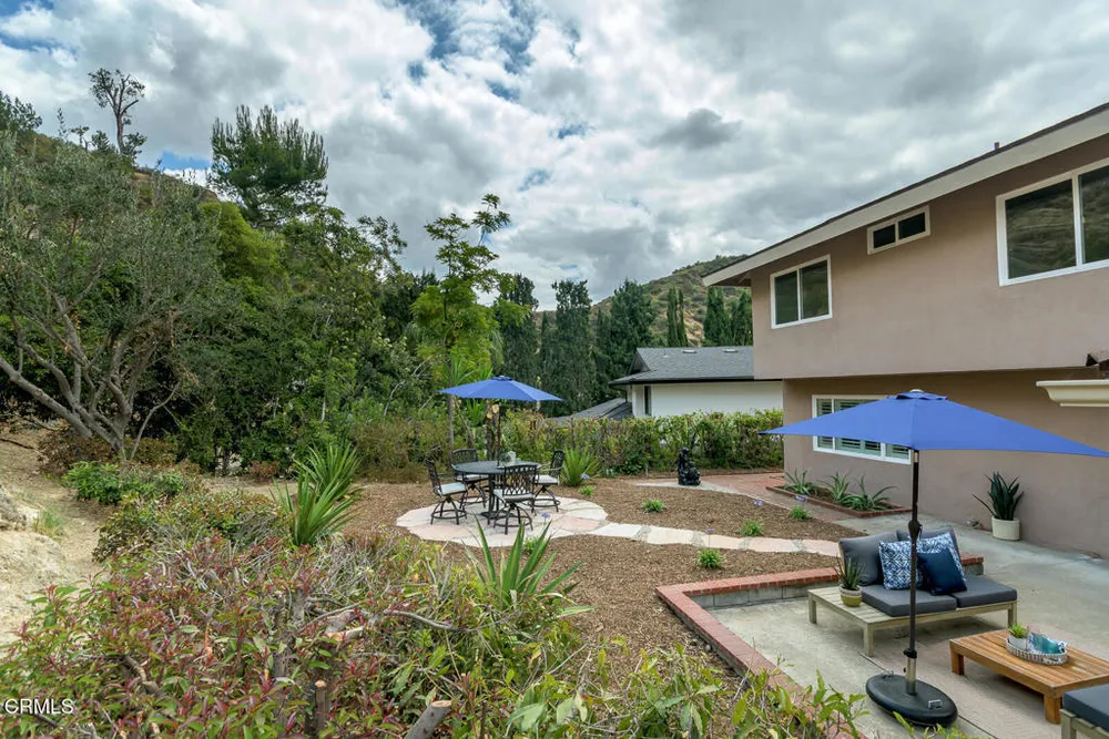 1740 Hillfair Dr, Glendale, CA 91208-2710
