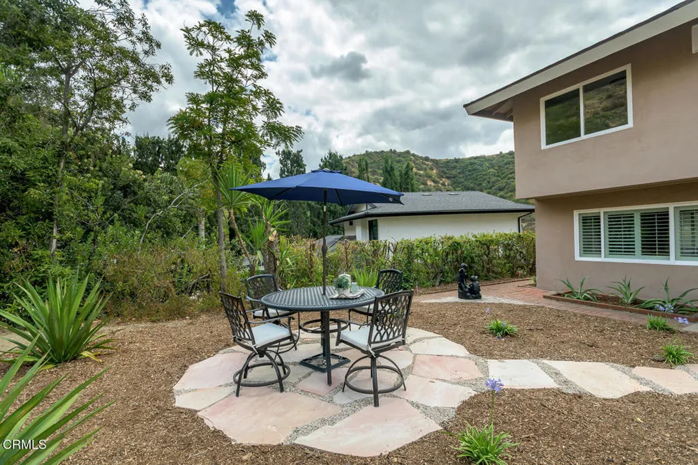 1740 Hillfair Dr, Glendale, CA 91208-2710