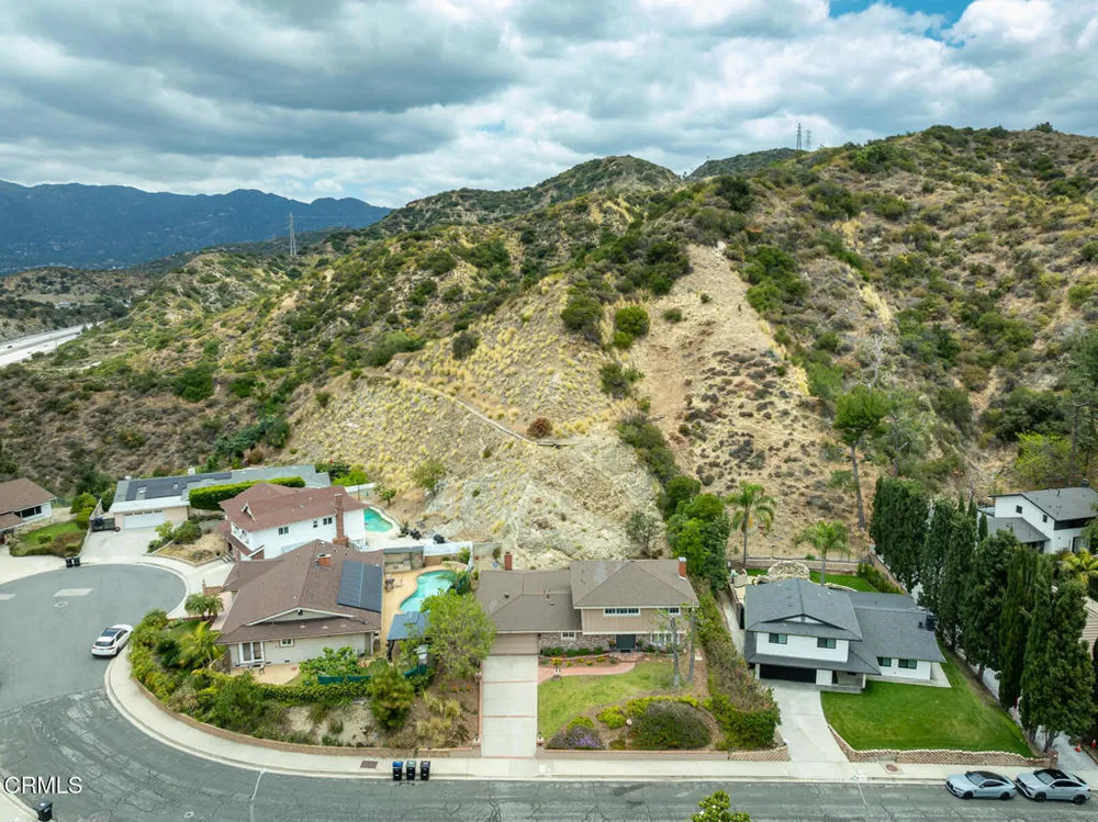 1740 Hillfair Dr, Glendale, CA 91208-2710
