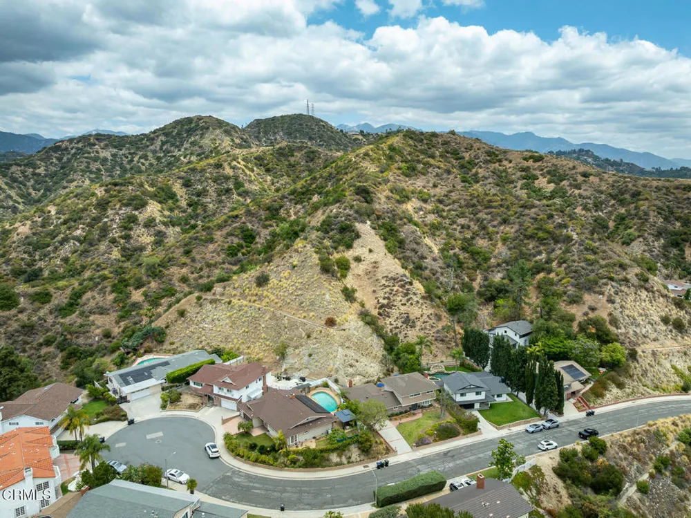 1740 Hillfair Dr, Glendale, CA 91208-2710