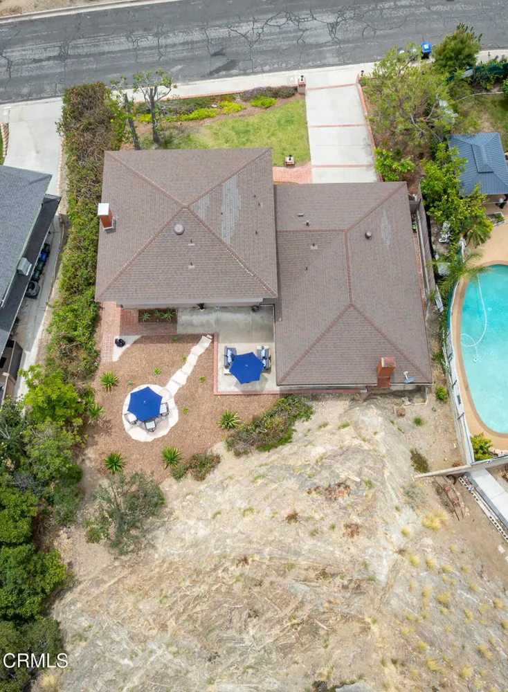 1740 Hillfair Dr, Glendale, CA 91208-2710