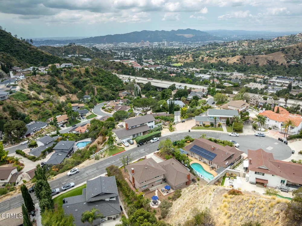 1740 Hillfair Dr, Glendale, CA 91208-2710