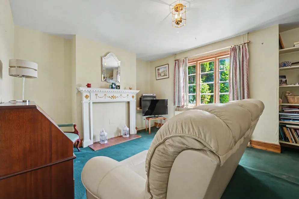 Property carousel item 6