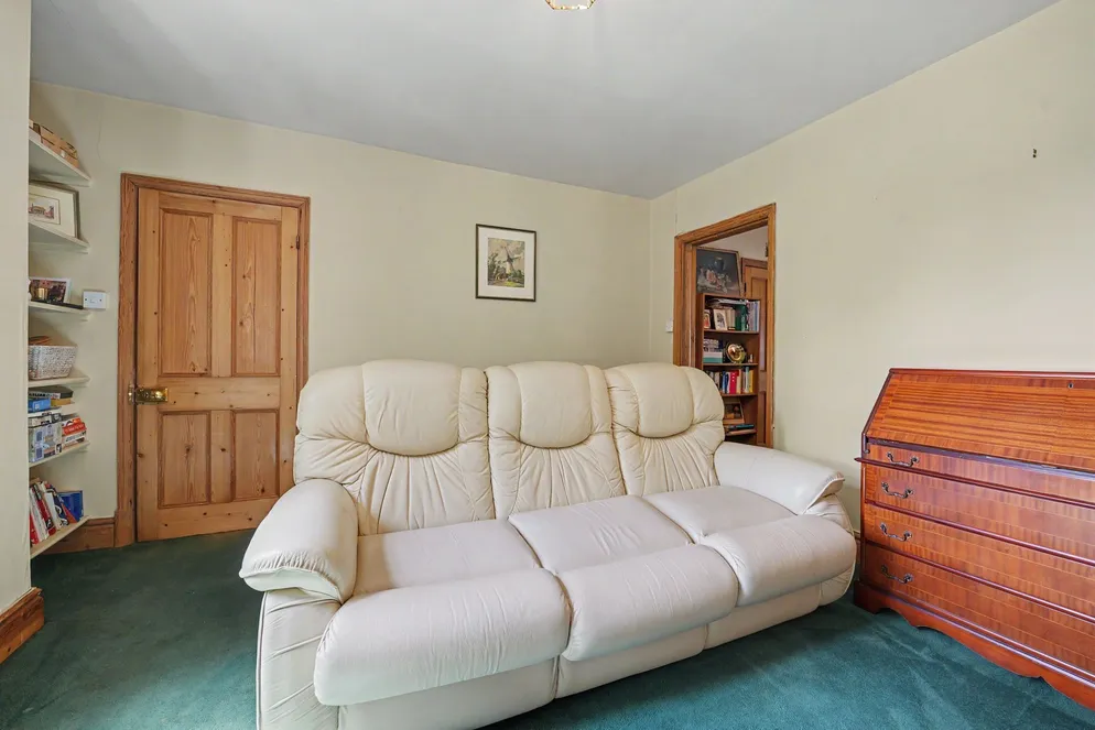 Property carousel item 8
