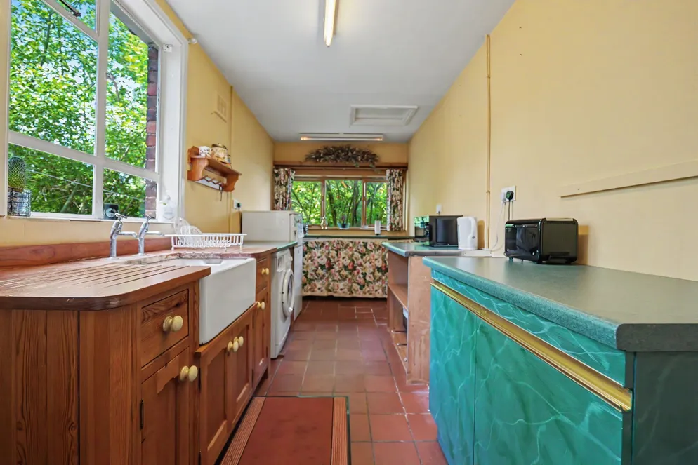 Property carousel item 9
