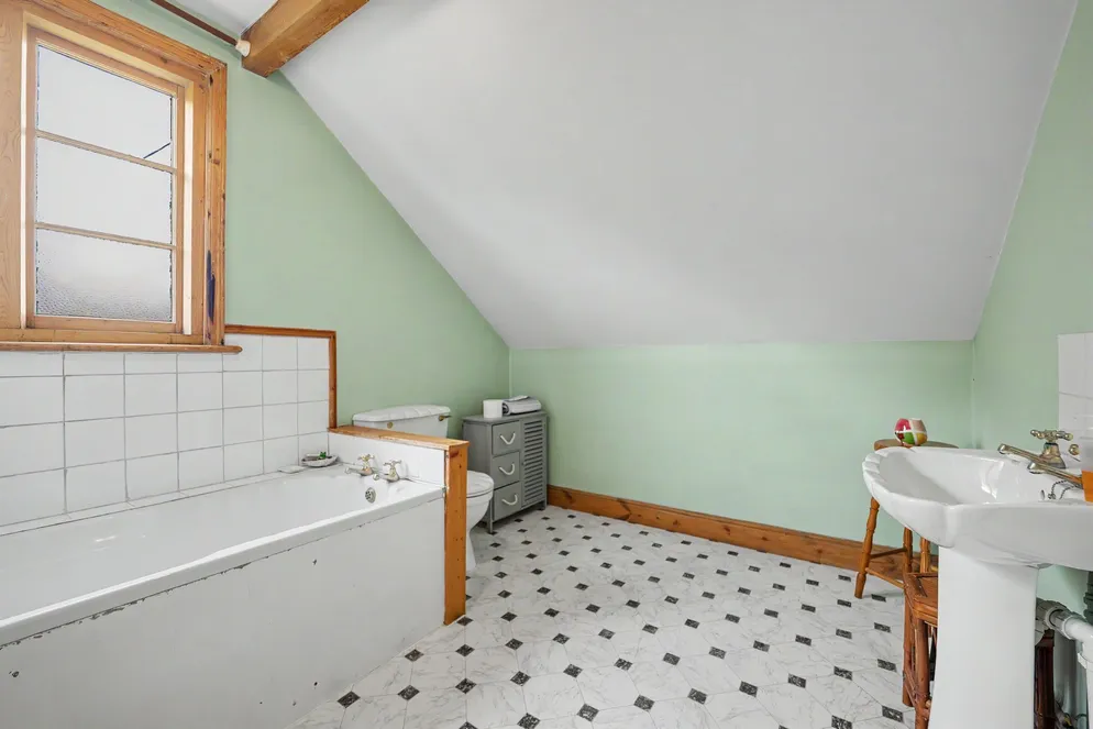 Property carousel item 18