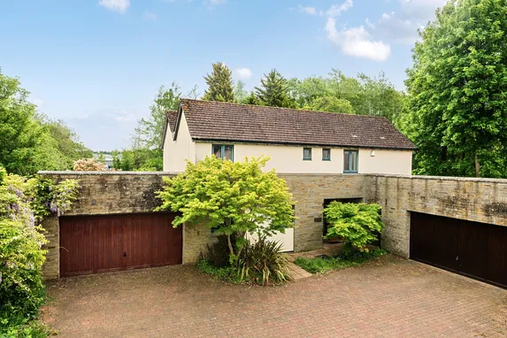 Bristol Road, Thornbury, BS35