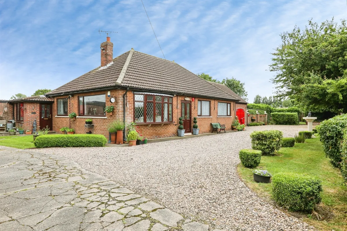 Willow Bridge Lane, Moss, Doncaster
