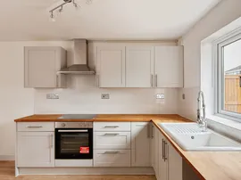 Saxon Close, Westbury thumb 3